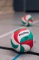 Mobile Preview: Molten Volleyball V5M5000-DE Top Wettspielball FIVB DVV1 Gr. 5 auf Hallenboden